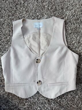 BEIGE CREAM VEST